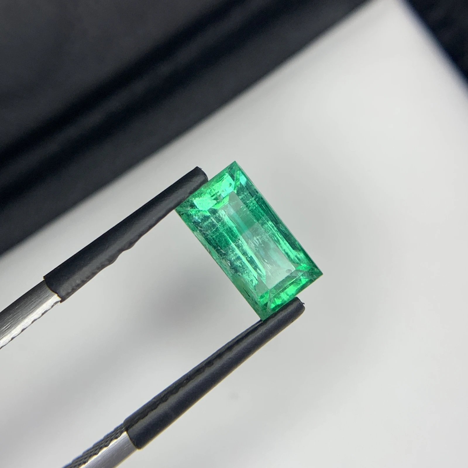 Natural Green Emerald 2.43 Carat Faceted Rectangular Cut Loose Gemstone — view 5